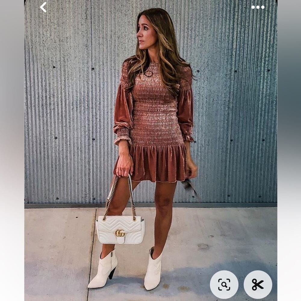 Storia velvet ruched body mini dress mauve pink balloon sleeve boho fall
